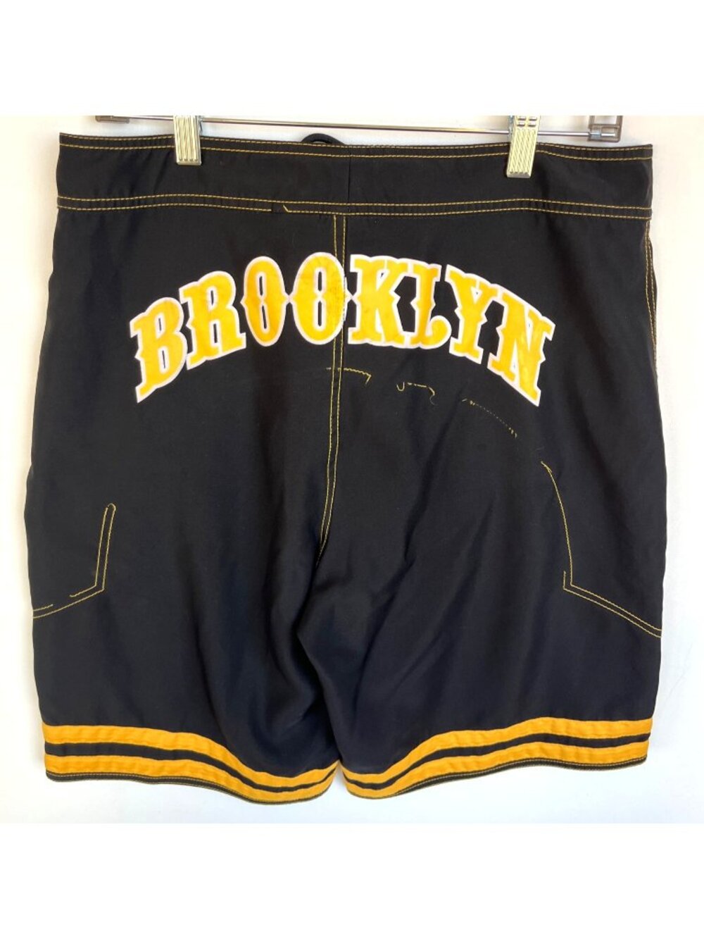 Brooklyn Men's 32 Shorts Black/Yellow Physical Science Surf Board Active Thrash